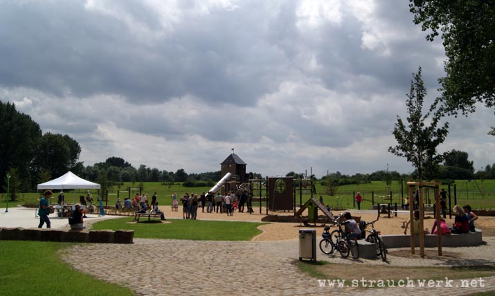 landschaftsarchitekt-strauchwerk-monheim-landschaftspark-rheinbogen-02