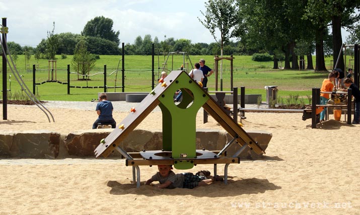 landschaftsarchitekt-strauchwerk-monheim-landschaftspark-rheinbogen-03